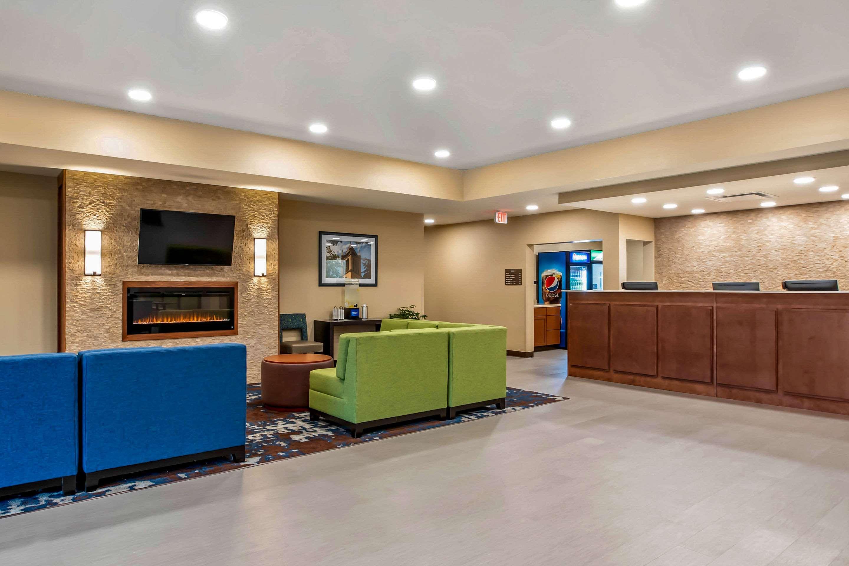 Comfort Inn & Suites Ames Near Isu Campus Exterior foto